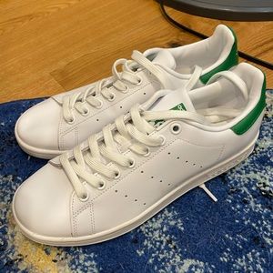 Never worn ADIDAS STAN SMITH